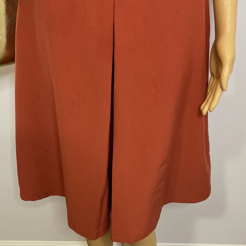 Burnt orange high waisted gaucho pants with pleating and wide leg fit below knee - Picture 4 of 10